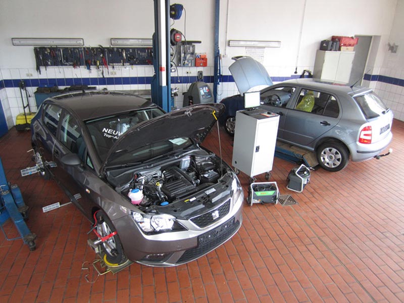 Auto - Traktor - Bretschneider - Werkstatt